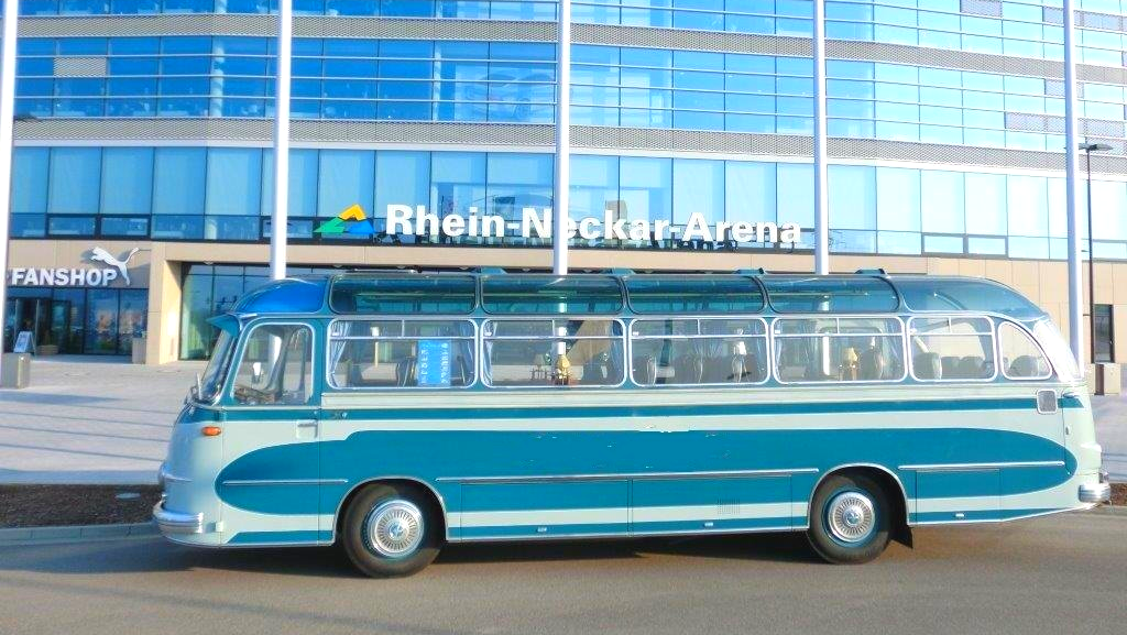 Mieten Sie einen Oldtimerbus oder mehrere Busse als VIP-Shuttle zu Events, zu Bundesligaspielen oder für Ihre Messekunden und Messegäste: In Hamburg, Berlin, Frankfurt, Darmstadt, Mannheim, Heidelberg, Karlsruhe, Offenburg, Stuttgart, München und allen größeren Städten bundesweit. Oldtimerbus mieten Frankfurt Mannheim Heidelberg