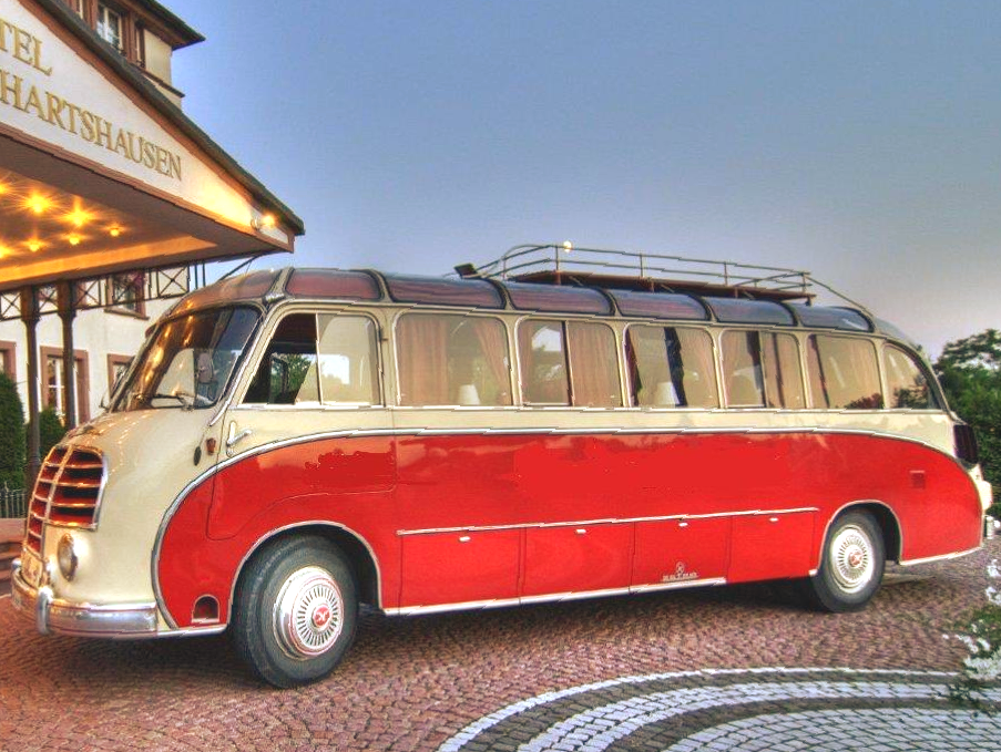 Am häufigsten vermieten wir Oldtimerbusse für Hochzeiten für die ganze Hochzeitsgesellschaft. Beliebt ist ein Oldtimerbus genauso für Ausflugsfahrten zum runden Geburtstag, für Vereinsausflüge und Firmenveranstaltungen. Einen schönen Oldtimerbus mieten Sie von Frankfurt aus in ca. 50 Kilometer Umkreis. Oldtimerbus mieten Frankfurt