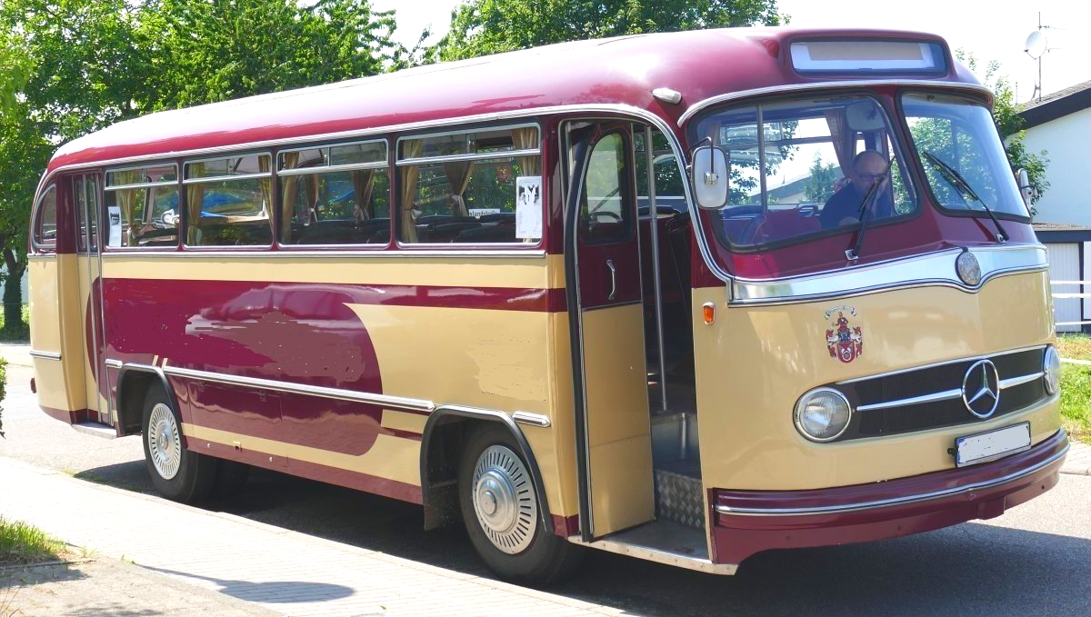 Der Oldtimerbus fährt in Karlsruhe, Mannheim, bis Pforzheim und bis Stuttgart. Mieten Sie den Oldtimerbus auch in Bruchsal, Bretten, Heilbronn und im Kraichgau. Oldtimerbus mieten Karlsruhe Mannheim Pforzheim Bruchsal Bretten Heilbronn
