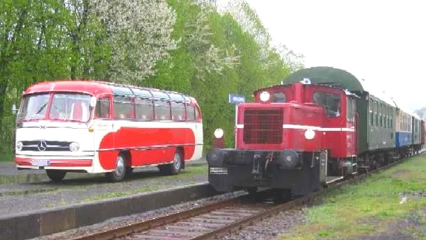 Den großen Oldtimerbus mieten Sie in Karlsruhe, Mannheim, Heidelberg und der Pfalz, in der Pfalz in Speyer, Neustadt, Landau und Germersheim und noch weiter bis nach Saarbrücken und im ganzen Saarland. Oldtimerbus mieten Karlsruhe Mannheim Heidelberg