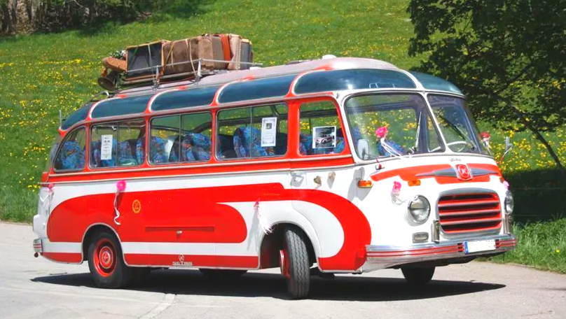 Ein schnuckliger Oldtimerbus, oft in Meersburg, Konstanz und auf der Insel Mainau als Hochzeits-Oldtimerbus unterwegs. Zu mieten ist der Schweizer Oldtimerbus auch in Kreuzlingen, Meersburg, Reichenau, Radolfzell und Singen. Oldtimerbus mieten Konstanz Meersburg Insel Mainau