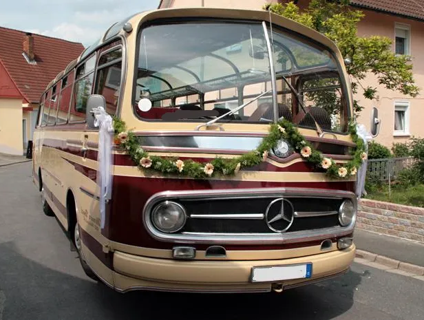 Diesen Oldtimerbus mieten Sie auch als Hochzeitsbus, schön geschmückt, im Raum Höchstadt, Forchheim, Nürnberg, Bamberg, Würzburg und Schweinfurt. Oldtimerbus mieten Nürnberg, Neustadt an der Aisch, Würzburg, Schweinfurt, Höchstadt