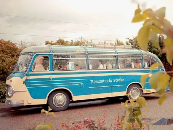Auf schönen Routen unterwegs: Mieten Sie den Oldtimerbus in Nürnberg, Ansbach, Crailsheim, Rothenburg ob der Tauber, Schwäbisch Hall, Bad Mergentheim und Tauberbischofsheim. Oldtimerbus mieten Nürnberg
