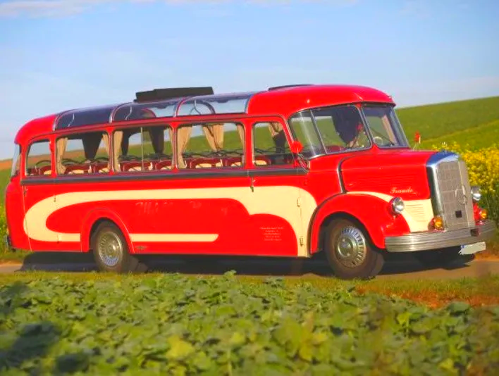 Den Oldtimerbus mieten Sie auch in Offenbach und Hanau, zum Beispiel in Hanau für eine Hochzeit im Schloss Philippsruhe. Oldtimerbus mieten Offenbach Hanau