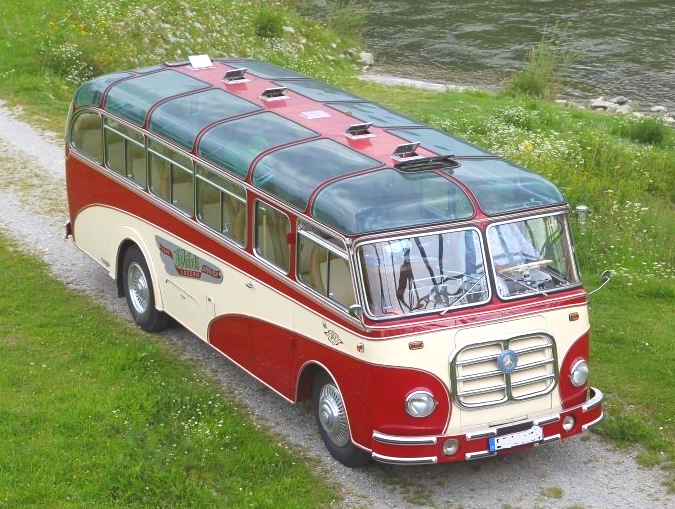 Einen schönen Oldtimerbus mieten in Salzburg, zum Beispiel für eine Hochzeit als Hohzeitsbus für das Brautpaar und die Gäste. Oldtimerbus mieten Salzburg