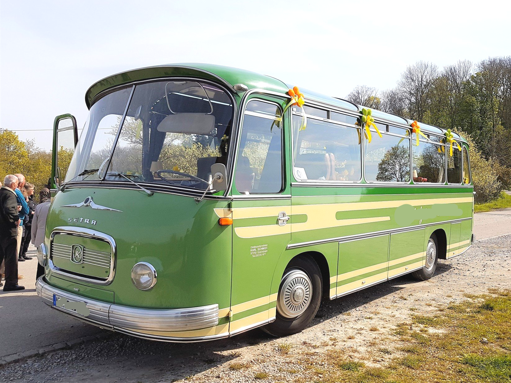 Oldtimerbus für 22 Personen plus Busfahrer: Zu ieten ist der Bus im Raum Würzburg Bad Mergentheim, Tauberbischofsheim, Wertheim, Rothenburg ob der Tauber bis Crailsheim. Oldtimerbus mieten Würzburg Bad Mergentheim