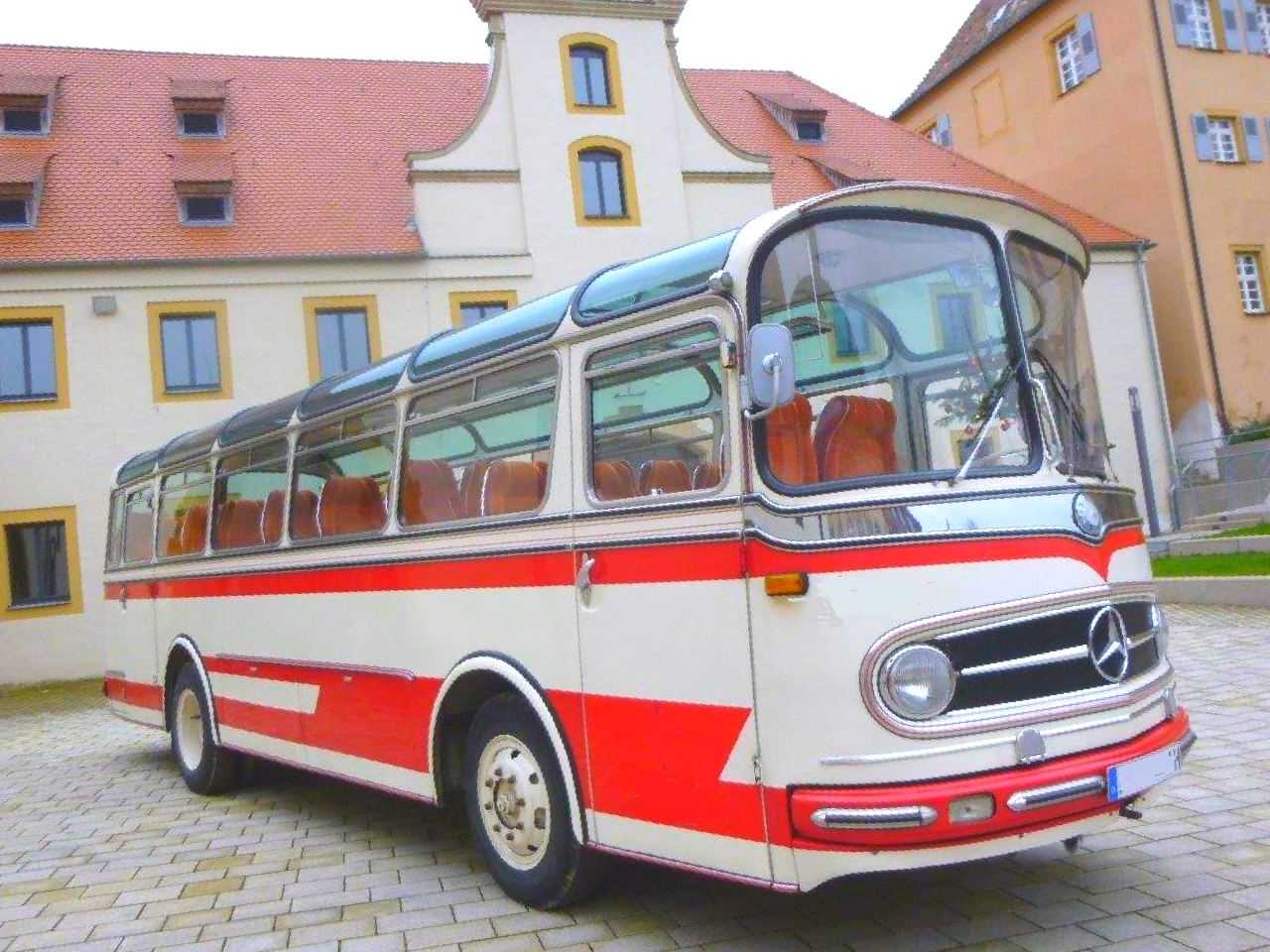 Diesen Oldtimerbus mieten u. a. in Würzburg, Wertheim, Tauberbischofsheim und Bad Mergentheim. Oldtimerbus mieten in Hamburg