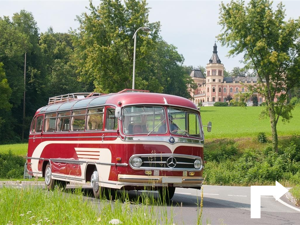 Ein romantischer Oldtimerbus auf großer Fahrt! Oldtimerbus mieten
