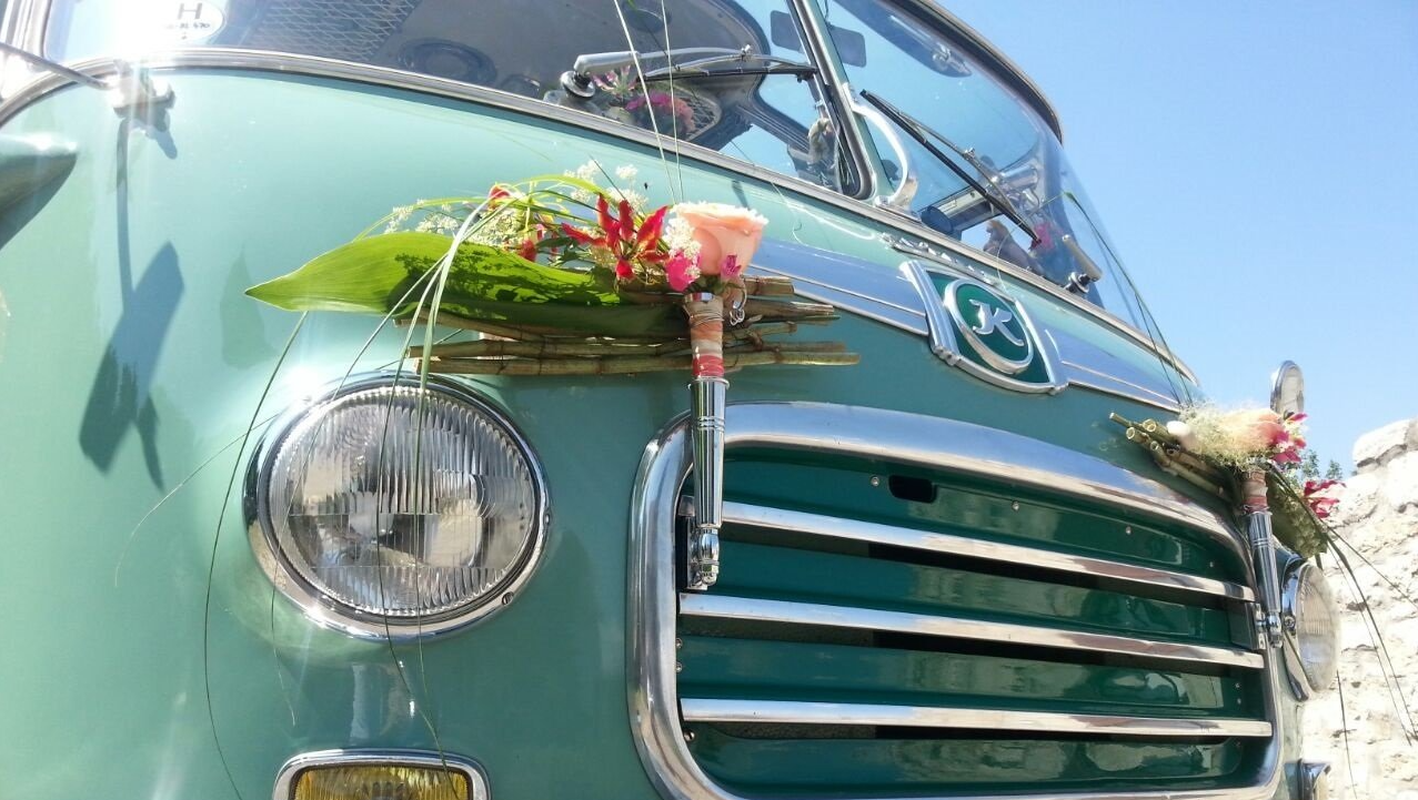 Bitte einsteigen in den schönen Oldtimerbus! Oldtimerbus mieten Bodensee Konstanz Hochzeit