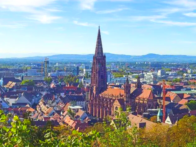 Einen Oldtimerbus mieten in Freiburg, Emmendingen, Lahr und Offenburg, in Lörrach bis Basel und im Süd-Schwarzwald. Oldtimerbus mieten Freiburg