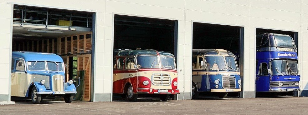 Solch schöne Oldtimerbusse vermieten wir Ihnen in München, Starnberg und Fünfseenland, bis Augsburg, zum Tegernsee, Chiemsee und in ganz Bayern. Gerne für Hochzeiten und für kleine und große Events. Veranstaltungen mit bis zu 10 historischen Bussen sind machbar. Oldtimrbus mieten für Hochzeiten München Augsburg Starnberg Bayern