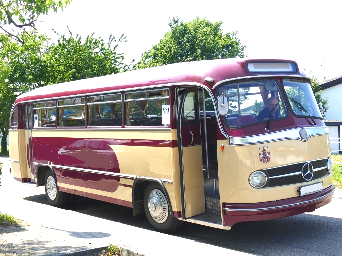 Oldtimerbus mieten in Offenburg