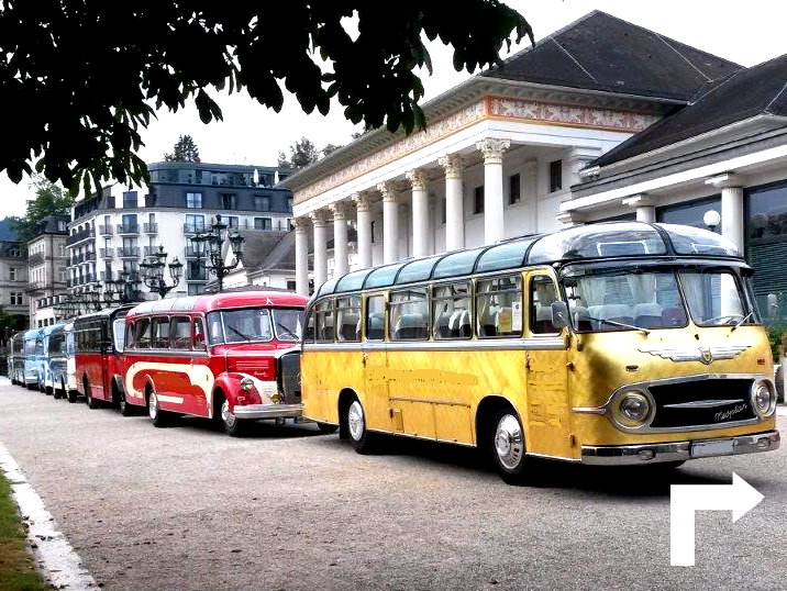 Oldtimerbusse vor dem Kurhaus in Baden-Baden. Oldtimerbusse mieten