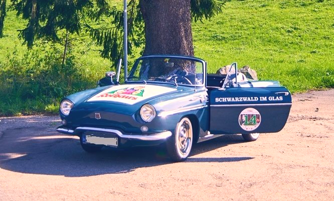 Das viersitzige Renault FLORIDE Cabriolet wurde ausschließlich für den US-amerikanischen Markt produziert. Das Modell für Europa nannte Renault CARAVELLE. Renault Floride