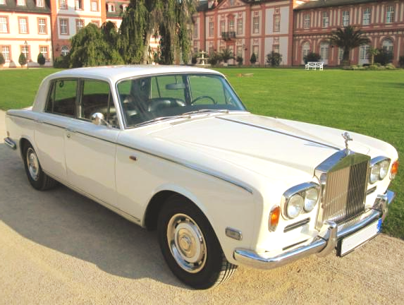 Der Rolls Royce Silver Shadow ist als Brautauto ein Eyecatcher. Rolls Royce mieten Hochzeit