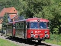 Der Oldtimerzug mit zwei Wagen unterwegs Richtung Schwarzwald. fährt gerne durch den Schwarzwald und in den Odenwald. Schienenbus Nostalgiezug mieten