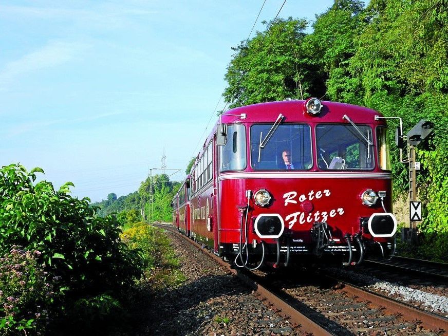 Erleben Sie mit dem Nostalgiezug ROTER FLITZER die schölnsten Landschaften. Der letzte Nostalgiezug seiner Art. Sonderzug Nostalgiezug