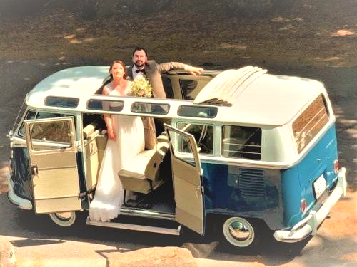 Für eine Hochzeit als tolles Hochzeitsauto ist der Samba Bulli ein Highlight. Und, nach dem Brautpaar natürlich, ein toller Eyecatcher. T1 Bulli mieten Hochzeitsauto