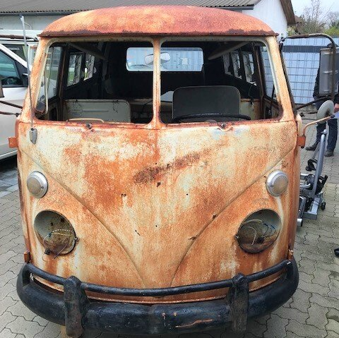 Viel zu tun, um diesen Bulli wieder hübsch zu machen. T1 Bulli mieten in Stuttgart