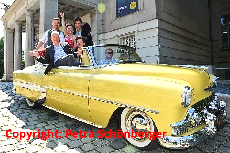 Das berühmteste Chevrolet Modell überhaupt, der Bel Air Oldtimer, vor dem Prinzregententheater München. Der Oldtimer ist in München auch als Hochzeitsauto zu mieten. Foto Copyright: Petra Schönberger Oldtimerverleih München