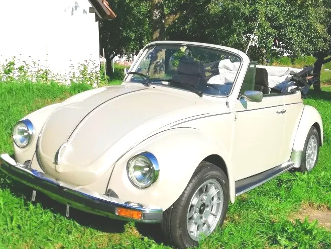 Mit dem Käfer Cabrio ins Allgäu oder um den Bodensee cruisen: Das ist ein wunderschöner Urlaubstag mit hohem Erinnerungsfaktor. vw-kaefer-cabrio-mieten