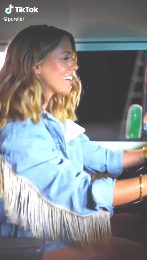 Vanessa hatte viel Spaß im Bulli. Oldtimer Bulli mieten