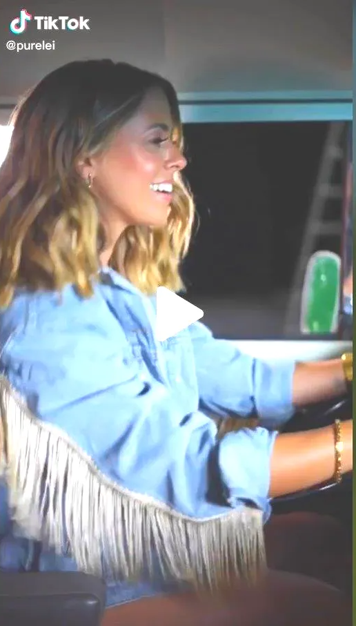 Vanessa hatte viel Spaß im Bulli. Oldtimer Bulli mieten