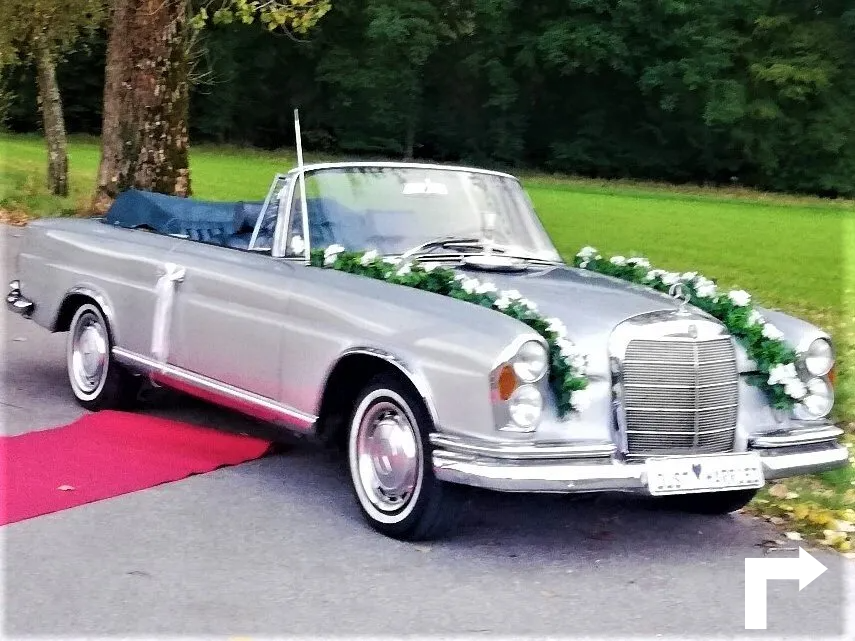 Das Traumauto von klein und groß in den sechziger Jahren: Solch ein Cabrio von Mercedes. Heute bei der K & K Oldtimervermietung im Allgäu und am Bodensee zu mieten. oldtimer-mieten-allgaeu