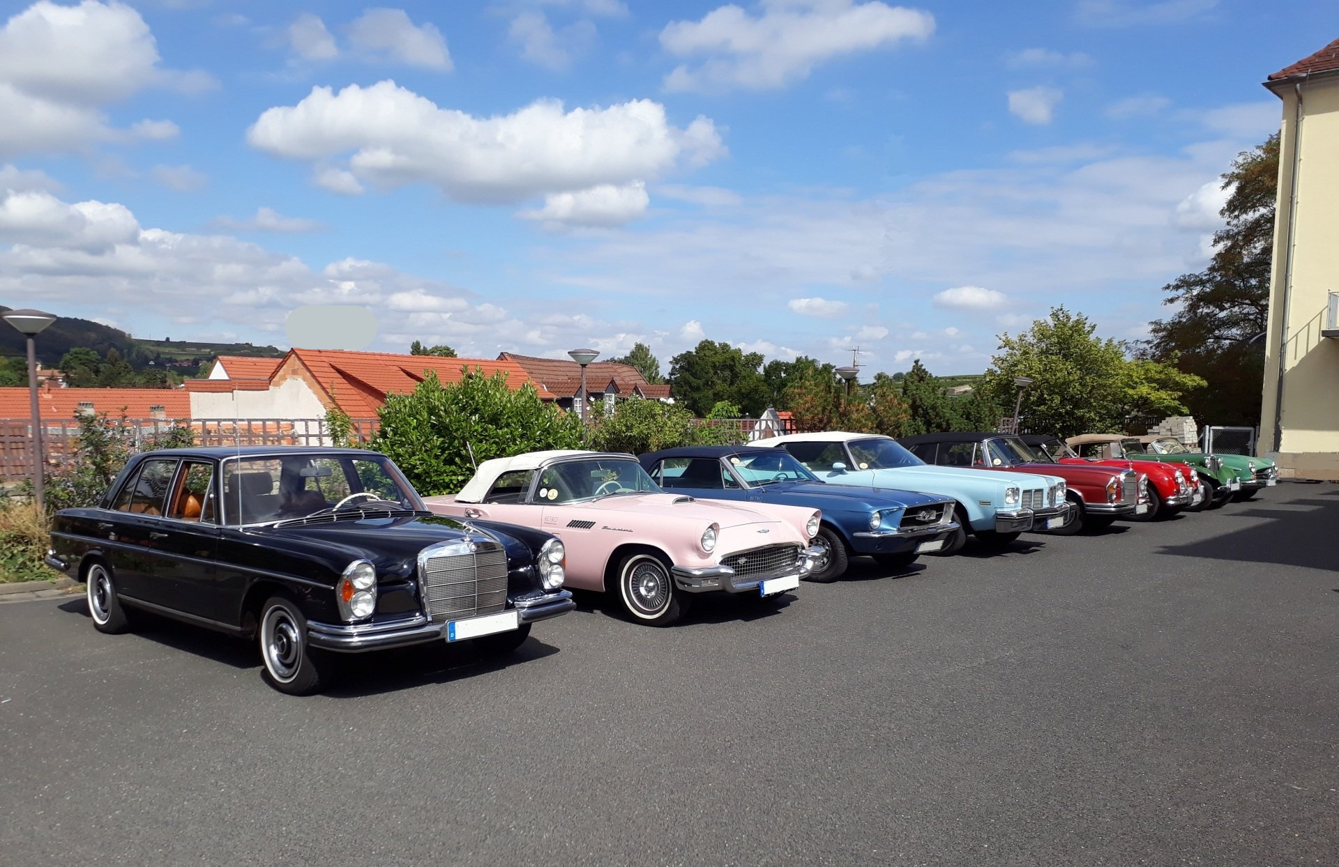 Mieten Sie diese Autos für ein tolles Incentive! Von der Mercedes Oldtimer S-Klasse Limousine über den Ford Mustang bis zum Thunderbird! Oldtimer mieten für Incentives