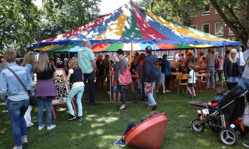 Spiele-Manege Großspiele in bunter Spielemanege