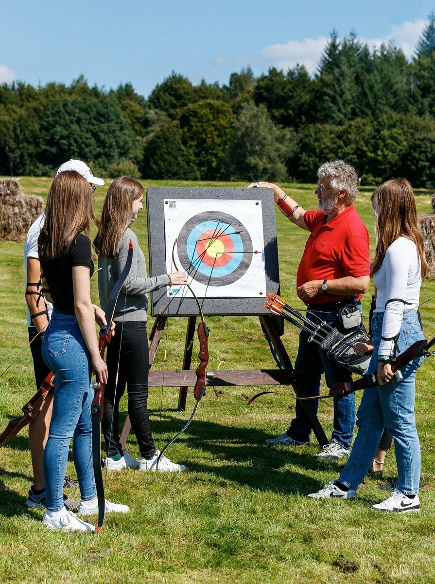 Fuerstliche Bogensportanlage Bad Waldsee, 3D Bogensportparcours, Bogenparcours, 3D Wiesenparcours, 3D Waldparcours, Feldparcours, Bogenkurse, 3D-Bogenschießen, Bogenschießen, Bogensport, Bogenschuetze, Einschießplatz, 4-Sterne-Hotel, Wohnmobilstellplatz, Bad Waldsee, Wohnwagen als Hotelzimmer, ueber 80 3D-Ziele