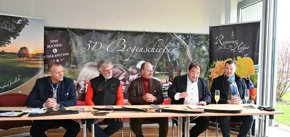 3D-Wiesenparcours, 3D-Waldparcours, einen Feldscheibenparcours und den großzügigen Outdoor Einschussbereich in Bad Waldsee im Fuerstlichen Golf-Resort. Das sind ideale Bedingungen für einen Urlaub, einen Vereinsausflug oder einfach nur einen entspannten Trip mit Freunden oder der Familie.