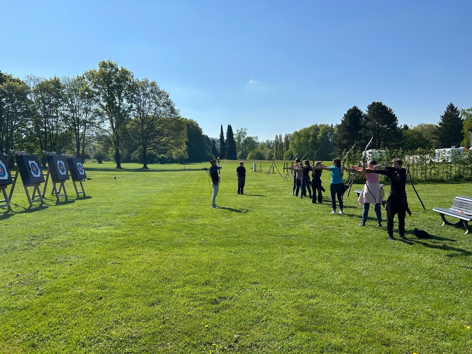 Fuerstliche Bogensportanlage Bad Waldsee, 3D Bogensportparcours, Bogenparcours, 3D Wiesenparcours, 3D Waldparcours, Feldparcours, Bogenkurse, 3D-Bogenschießen, Bogenschießen, Bogensport, Bogenschuetze, Einschießplatz, 4-Sterne-Hotel, Wohnmobilstellplatz, Bad Waldsee, Wohnwagen als Hotelzimmer, ueber 80 3D-Ziele