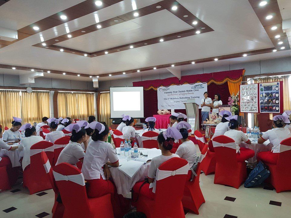 Weiterbildung der Hebammen im Irrawaddy Delta