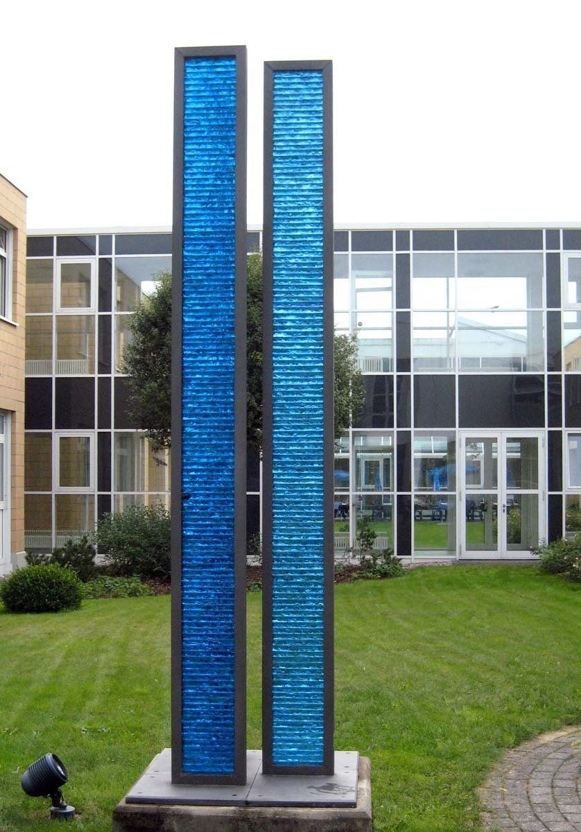 AngelaWilleke LICHT.STELEN Kreiskrankenhaus Perleberg, 1. Preis im Wettbewerb; Bilhhauerisch gearbeitetes Glas; Licht-Malerei; Bildende Kunst; Zeitgenössische Glas-Kunst; Kunst am Bau, Architekturbezogene Kunst, Kunst im öffentlichen Raum; KUNST.HAUS am SEE; Werenzhainer Ziegelei 1; 03253 Doberlug-Kirchhain; Landkreis Elbe-Elster; Lausitz; Brandenburg; Deutschland