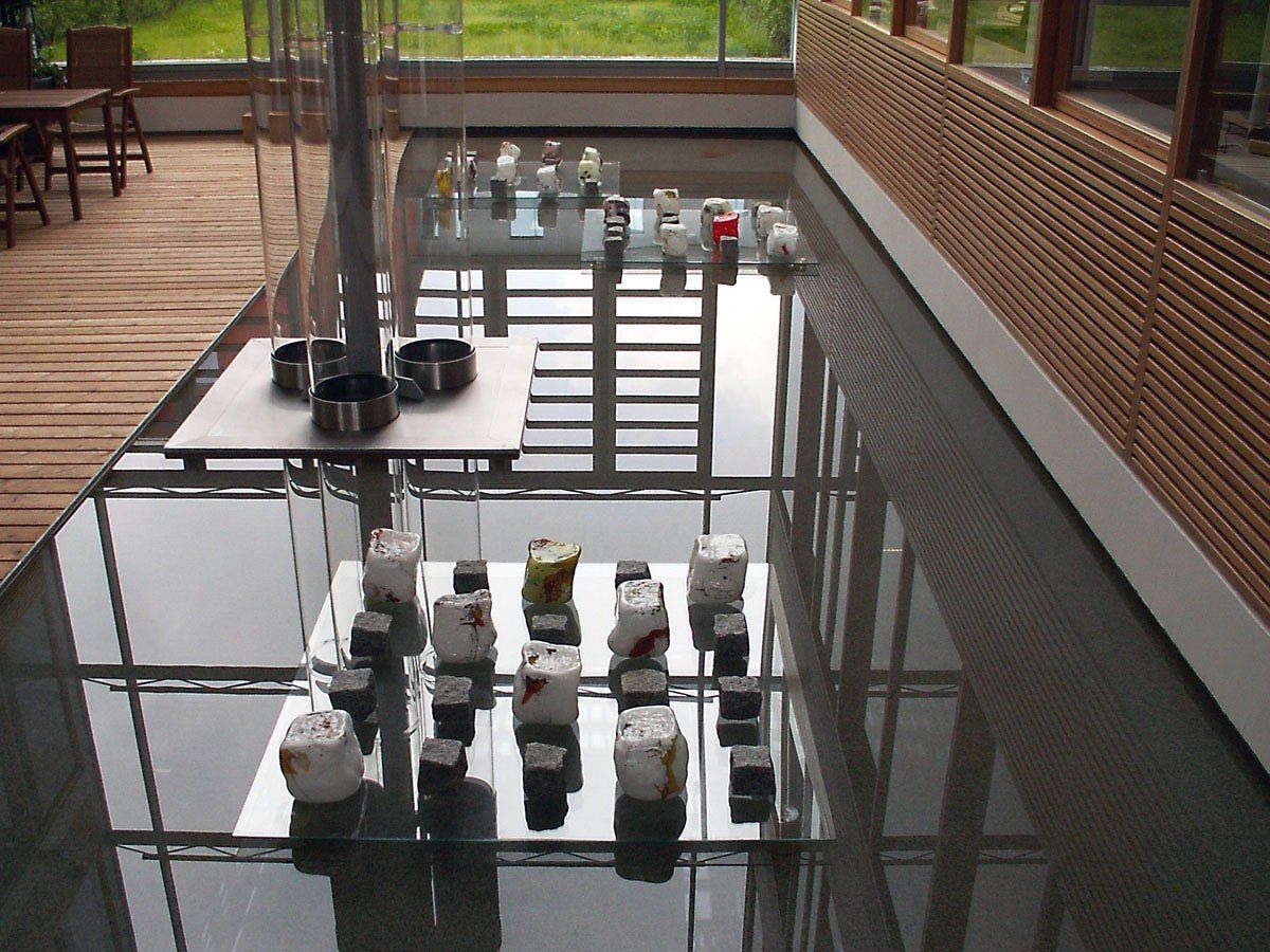 Wasser-Installation LICHT.INSELN, e.on-Bayern Weiden, Garten-des-Wassers; hüttengearbeitetes Glas, Heiss-Glas-Malerei; Licht-Malerei; Bildende Kunst; Zeitgenössische Glas-Kunst; Kunst am Bau, Architekturbezogene Kunst, Kunst im öffentlichen Raum; KUNST.HAUS am SEE; Werenzhainer Ziegelei 1; 03253 Doberlug-Kirchhain; Landkreis Elbe-Elster; Lausitz; Brandenburg; Deutschland