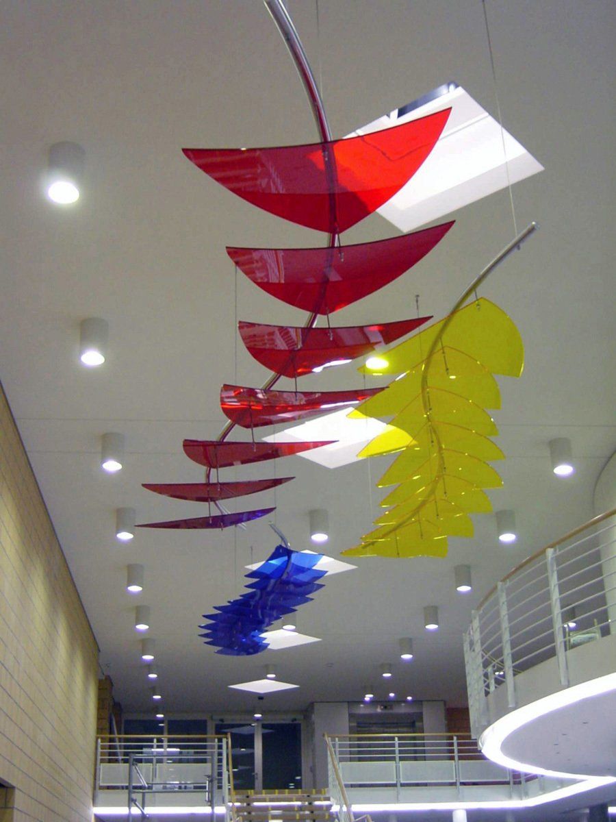 Raum-Installation ZUG DER VÖGEL, Kreiskrankenhaus Perleberg, 1. Preis im Wettbewerb; Glas-Malerei; Licht-Malerei; Bildende Kunst; Zeitgenössische Glas-Kunst; Kunst am Bau, Architekturbezogene Kunst, Kunst im öffentlichen Raum; KUNST.HAUS am SEE; Werenzhainer Ziegelei 1; 03253 Doberlug-Kirchhain; Landkreis Elbe-Elster; Lausitz; Brandenburg; Deutschland