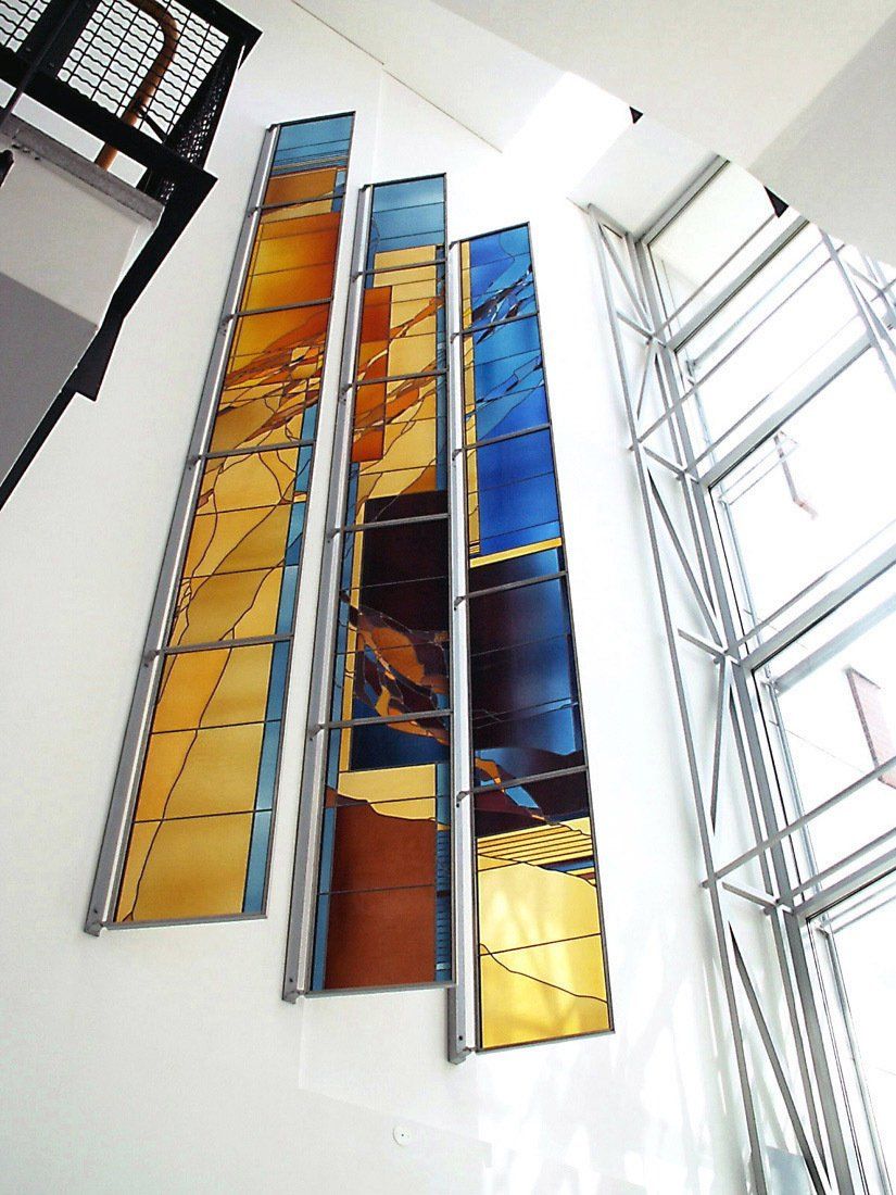 Bildfahnen ZUVERSICHT 1, Kreiskrankenhaus Finsterwalde, 1. Preis im Wettbewerb; Glasmalerei; Licht-Malerei; Bildende Kunst; Zeitgenössische Glas-Kunst; Kunst am Bau, Architekturbezogene Kunst, Kunst im öffentlichen Raum; KUNST.HAUS am SEE; Werenzhainer Ziegelei 1; 03253 Doberlug-Kirchhain; Landkreis Elbe-Elster; Lausitz; Brandenburg; Deutschland