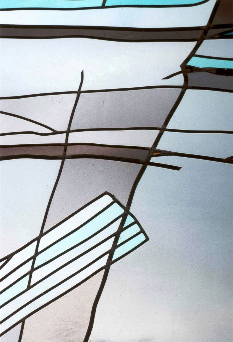 Fenstergestaltung GLAS.FRIES - Gemeindezentrum Glinzig, Glasfries; Glasmalerei; Licht-Malerei; Bildende Kunst; Zeitgenössische Glas-Kunst; Kunst am Bau, Architekturbezogene Kunst, Kunst im öffentlichen Raum; KUNST.HAUS am SEE; Werenzhainer Ziegelei 1; 03253 Doberlug-Kirchhain; Landkreis Elbe-Elster; Lausitz; Brandenburg; Deutschland