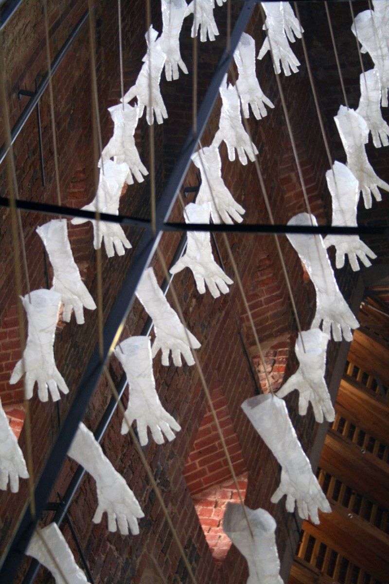AngelaWilleke 2 - BE.GREIFEN - Gestik-Mimik; skulpturale Paper.Art, Raum-Installation; Refektorium Mühlberg; Bildende Kunst; KUNST.HAUS am SEE; Werenzhainer Ziegelei 1; 03253 Doberlug-Kirchhain; Landkreis Elbe-Elster; Lausitz; Brandenburg; Deutschland