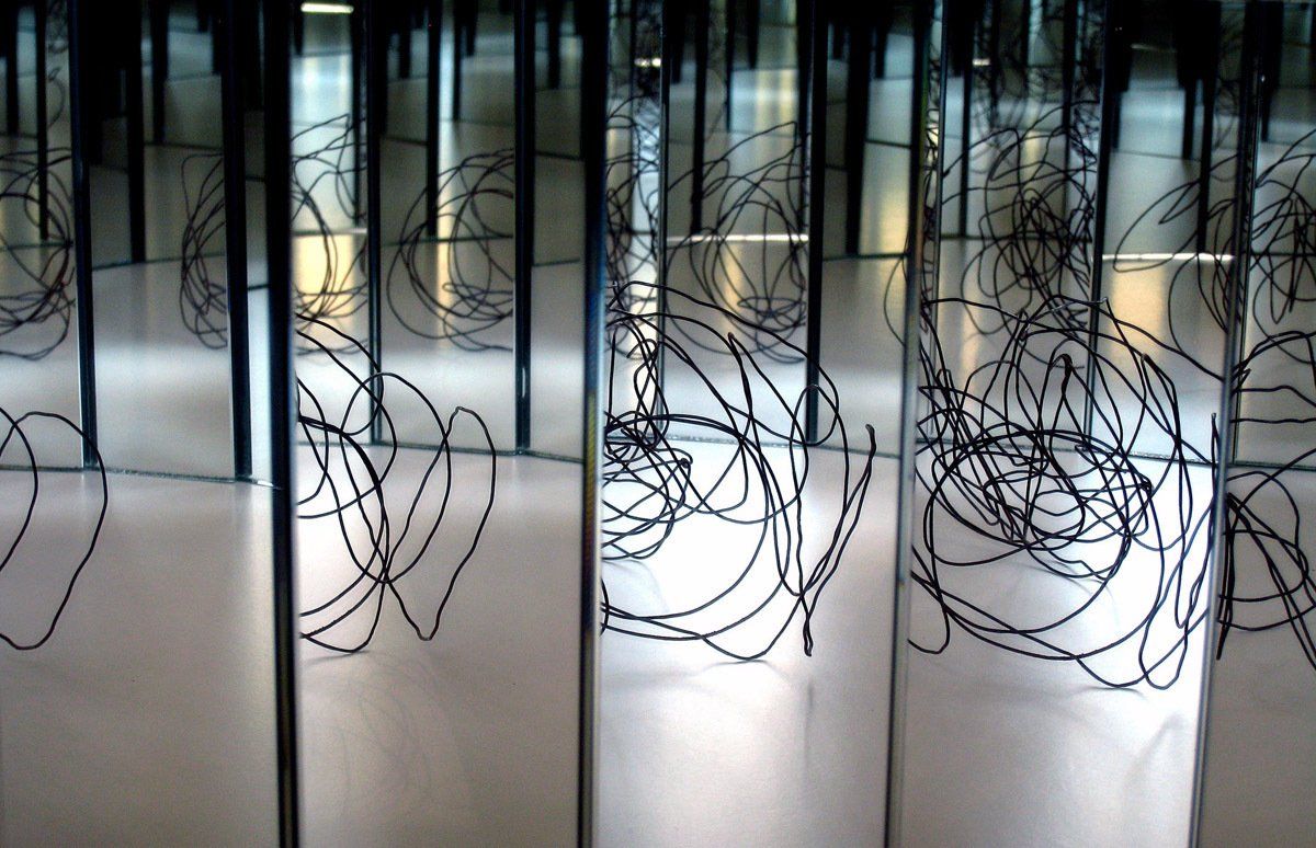 Installation UN.ENDLICHKEIT, BASF Schwarzheide; Licht-Malerei; Bildende Kunst; Zeitgenössische Glas-Kunst;  KUNST.HAUS am SEE; Werenzhainer Ziegelei 1; 03253 Doberlug-Kirchhain; Landkreis Elbe-Elster; Lausitz; Brandenburg; Deutschland