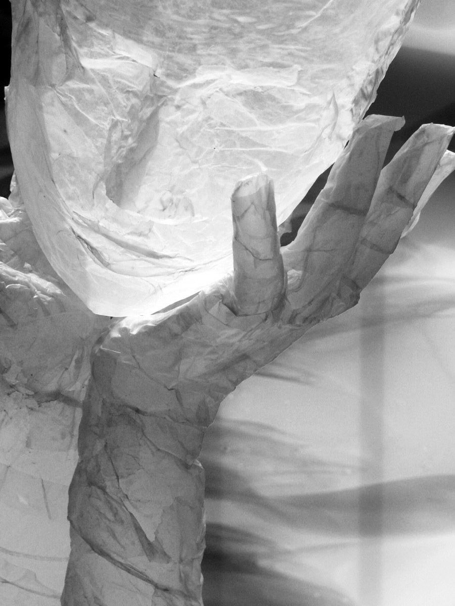 AngelaWilleke 5 - DER TAG ZIEHT SEINE SPUR - Gestik-Mimik; skulpturale Paper.Art; Bildende Kunst; KUNST.HAUS am SEE; Werenzhainer Ziegelei 1; 03253 Doberlug-Kirchhain; Landkreis Elbe-Elster; Lausitz; Brandenburg; Deutschland