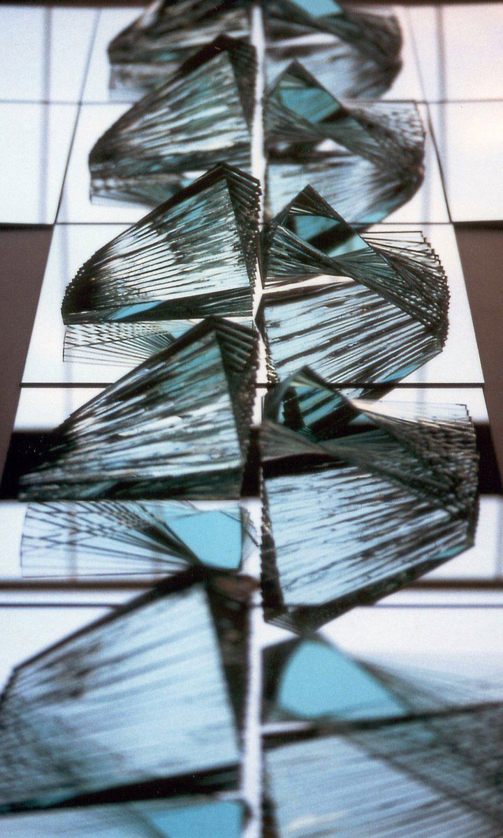 Boden-Installation ZWISCHEN TAG UND TRAUM, BUGA-Potsdam; skulpturale Elemente; Licht-Malerei; Bildende Kunst; Zeitgenössische Glas-Kunst; KUNST.HAUS am SEE; Werenzhainer Ziegelei 1; 03253 Doberlug-Kirchhain; Landkreis Elbe-Elster; Lausitz; Brandenburg; Deutschland