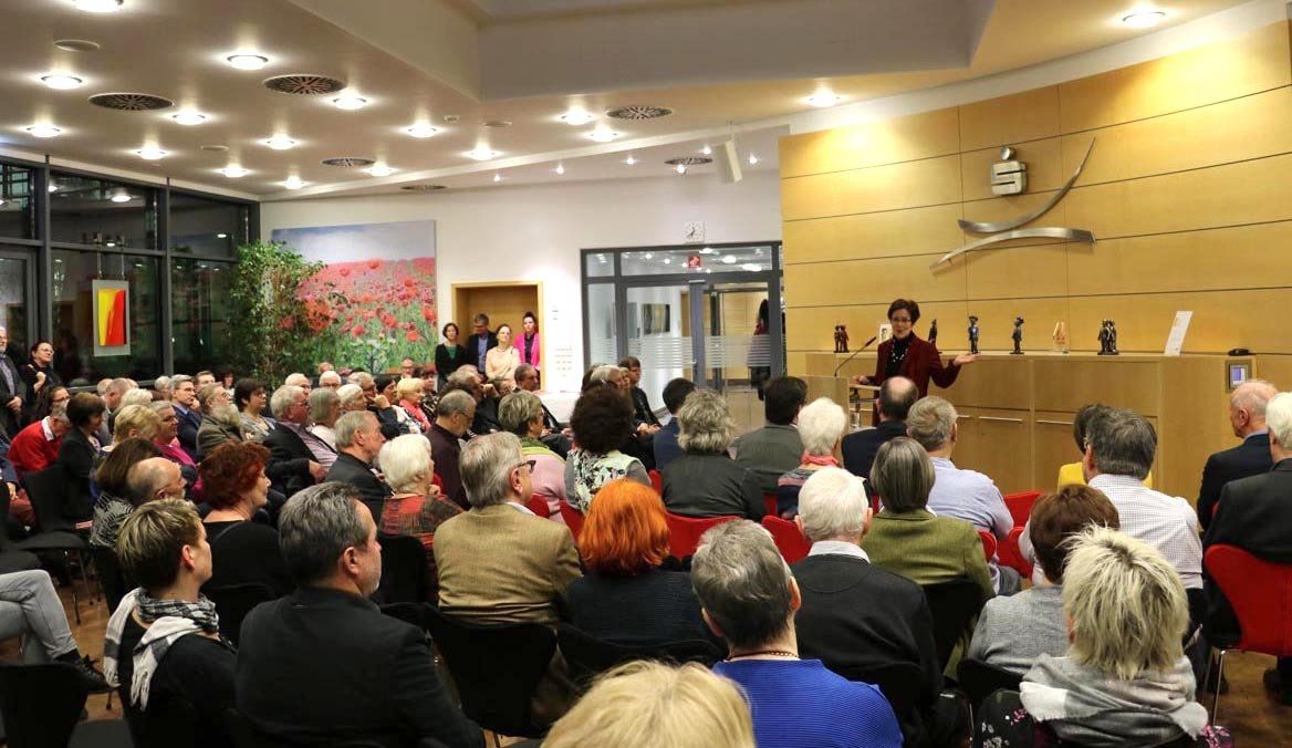 Angela Willeke Ausstellungseröffnung GLAS.LICHT.RAUM in der SK Finsterwalde am 14.03.2019; Foto M. Döring; Bildende Kunst; KUNST.HAUS am SEE; Werenzhainer Ziegelei 1; 03253 Doberlug-Kirchhain; Landkreis Elbe-Elster; Lausitz; Brandenburg; Deutschland