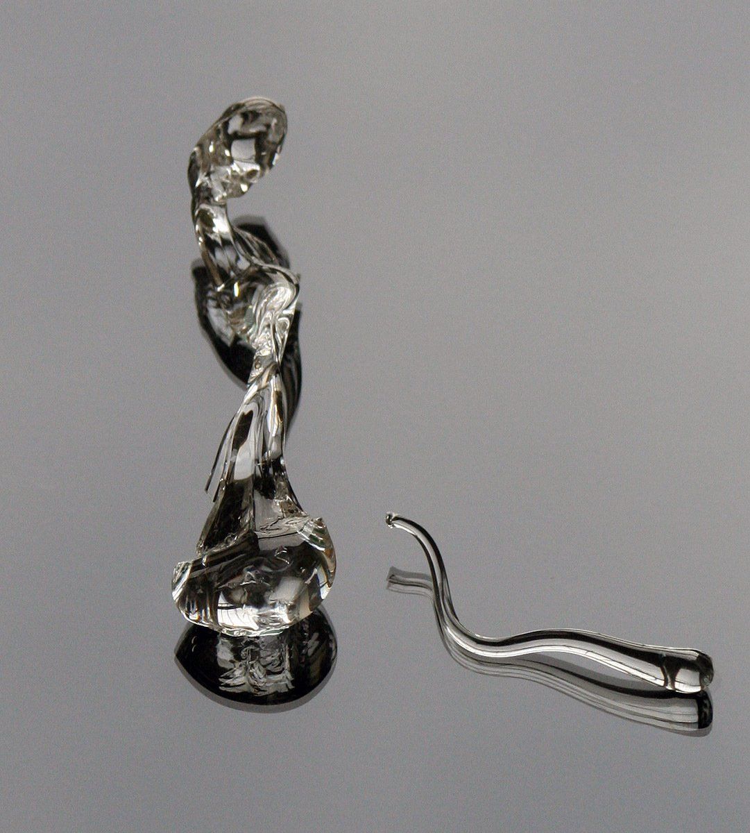 Skulpturales Glas-Wandbild DIE VERSUCHUNG, frei in der Hütte gearbeitetes Glas, Glas-Collage; Licht-Malerei; Bildende Kunst, Zeitgenössische Glas-Kunst; KUNST.HAUS am SEE, Werenzhainer Ziegele 1, 03253 Doberlug-Kirchhain, Landkreis Elbe-Elster, Lausitz, Brandenburg, Deutschland