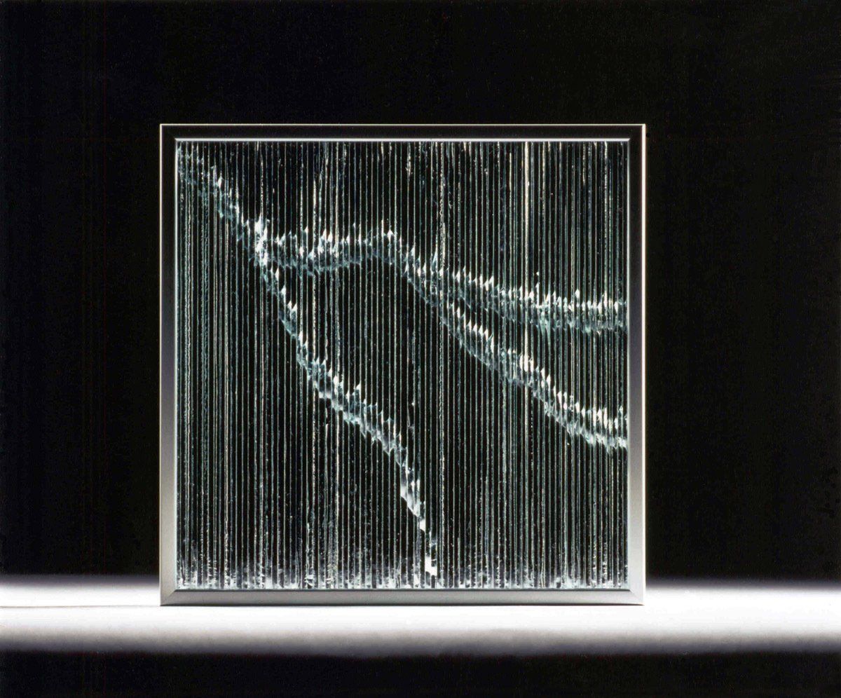 Glas-Stehbild LICHT.LINIEN, von Hand gebrochenes Glas, Diamant-Handschliff; Licht-Malerei; Bildende Kunst, Zeitgenössische Glas-Kunst; KUNST.HAUS am SEE, Werenzhainer Ziegelei 1, 03253 Doberlug-Kirchhain, Landkreis Elbe-Elster, Lausitz, Brandenburg, Deutschland