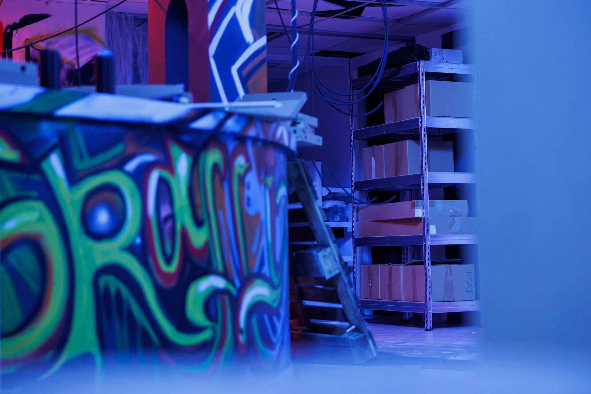 Graffiti fait avec une bombe de peinture sur une surface