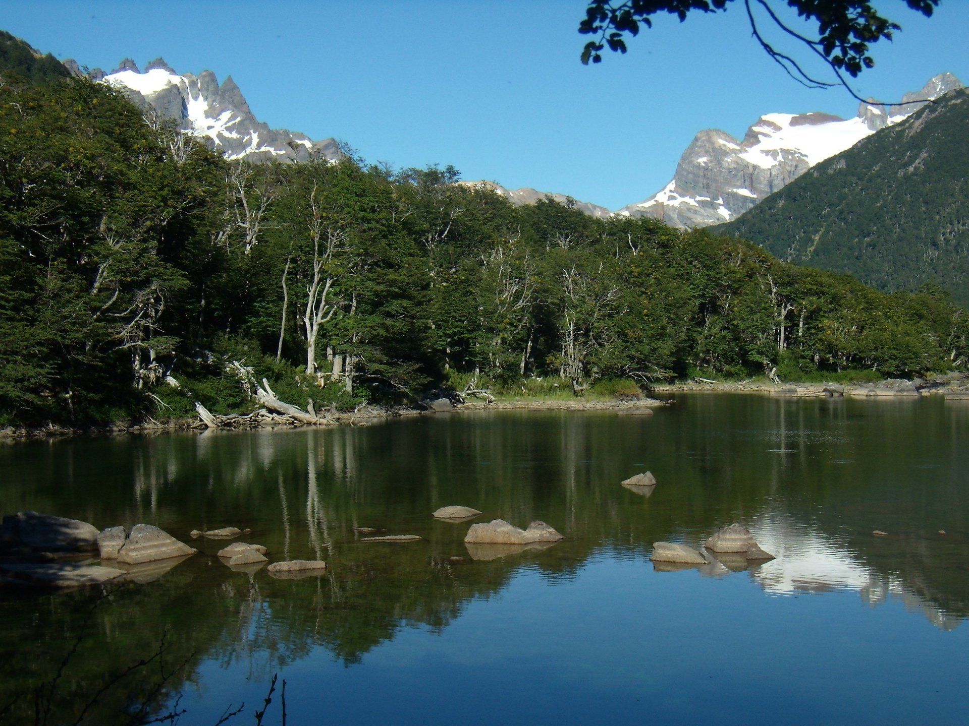 Spot de pêche à la mouche Un spot de pêche à la mouche dans les montagnes d'Aragon