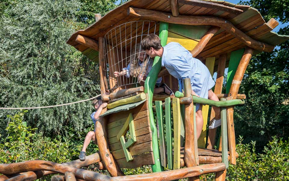 Spielhaus mit Vater und Tochter, © Florian Trykowski, floriantrykowski.com, Pfalztouristik e.V.