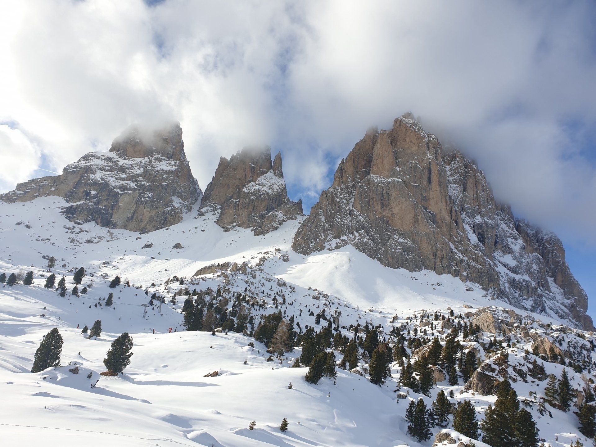 Südtirol, Bombardino, Fassatal, Canazei, Schnee, Belvedere,  Schneefiguren, Aprehütte,  Sonnenuntergang, Schneeschuhtour, Langlauf,  gefrorener Wasserfall, Seceda, Belvedere, Sasslong, Annahütte, Seilbahn, Marmolada
